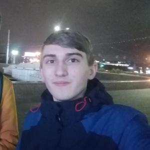 Парни в Омске: Максим, 22 - ищет девушку из Омска