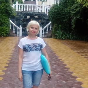 Девушки в Тольятти: Оксана, 52 - ищет парня из Тольятти