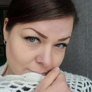 Девушки в Новокубанске: Alenka, 37 - ищет парня из Новокубанска