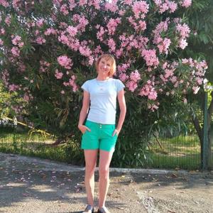 Девушки в Омске: Лариса, 42 - ищет парня из Омска