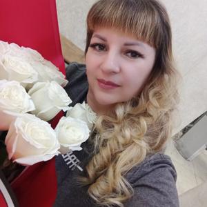 Девушки в Томске: Виктория, 40 - ищет парня из Томска