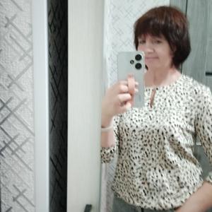 Девушки в Кемерово: Елена, 59 - ищет парня из Кемерово