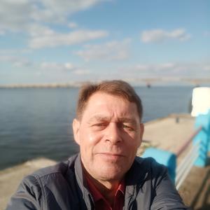 Парни в Саратове: Паша, 56 - ищет девушку из Саратова