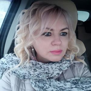 Девушки в Вологде: Elvira, 51 - ищет парня из Вологды