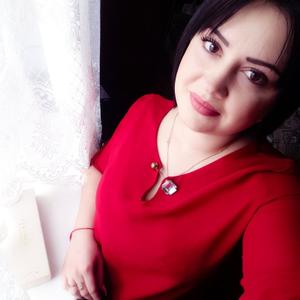 Девушки в Моздоке (Северная Осетия): Елена, 28 - ищет парня из Моздока (Северная Осетия)