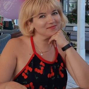 Девушки в Одессе: Алена, 43 - ищет парня из Одессы