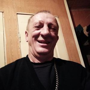 Парни в Саратове: Константин Киреев, 66 - ищет девушку из Саратова