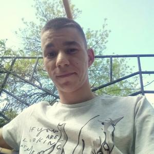 Парни в Донецке: Михаил, 28 - ищет девушку из Донецка