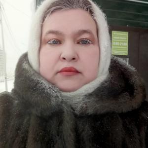 Девушки в Якутске: Лора, 60 - ищет парня из Якутска