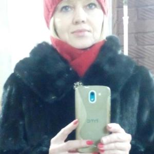 Девушки в Омске: Надежда, 56 - ищет парня из Омска