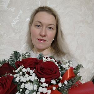Девушки в Ижевске: Наталия, 45 - ищет парня из Ижевска