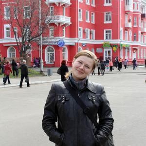 Девушки в Комсомольске-На-Амуре: Полина, 46 - ищет парня из Комсомольска-На-Амуре