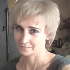 Девушки в Биробиджане: Svetlana Sokolova, 47 - ищет парня из Биробиджана