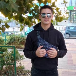 Парни в Новороссийске: Денис, 20 - ищет девушку из Новороссийска