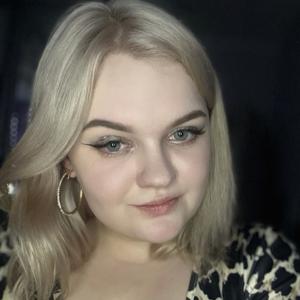 Девушки в Нижневартовске: Milena, 18 - ищет парня из Нижневартовска
