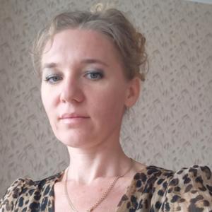 Девушки в Ульяновске: Марина, 39 - ищет парня из Ульяновска