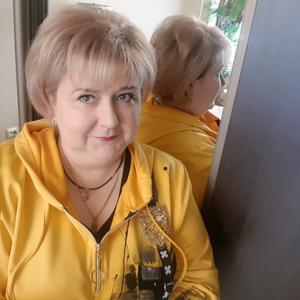 Девушки в Волгодонске: Алёна, 55 - ищет парня из Волгодонска