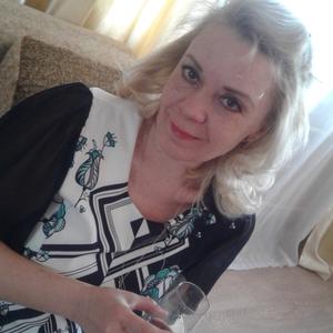 Девушки в Ангарске: Елена, 59 - ищет парня из Ангарска
