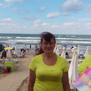 Девушки в Гатчине: Александра, 68 - ищет парня из Гатчины