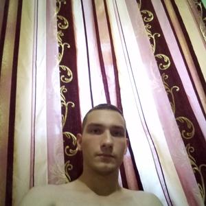 Парни в Новомосковске: Андрей, 24 - ищет девушку из Новомосковска