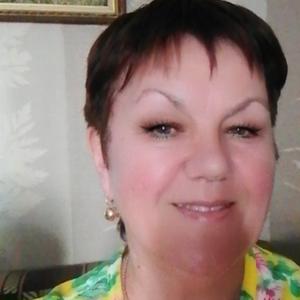 Девушки в Саратове: Елена, 58 - ищет парня из Саратова