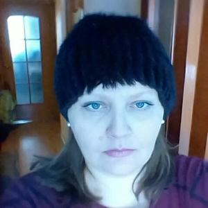 Девушки в Омске: Юлия, 48 - ищет парня из Омска