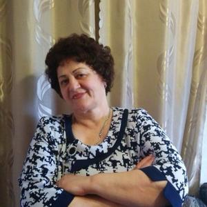 Девушки в Омске: Анна Марочкина, 73 - ищет парня из Омска