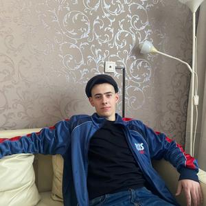 Парни в Екатеринбурге: Кирилл, 20 - ищет девушку из Екатеринбурга
