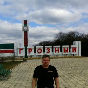 Парни в Новочебоксарске: Владимир, 60 - ищет девушку из Новочебоксарска