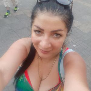 Девушки в Ереване: Amalya, 35 - ищет парня из Еревана