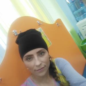 Девушки в Омске: Анна, 29 - ищет парня из Омска