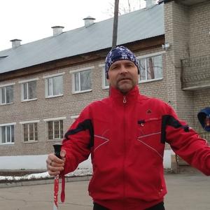 Олег, 51 год, Александровск