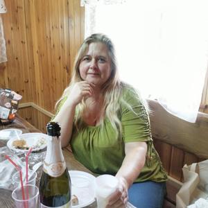 Девушки в Пскове: Ирина, 55 - ищет парня из Пскова