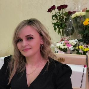 Девушки в Саратове: Olya, 40 - ищет парня из Саратова