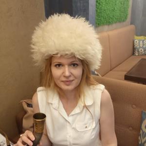 Девушки в Томске: Валя, 37 - ищет парня из Томска