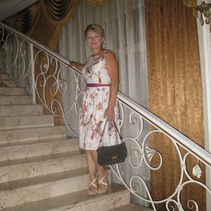 Девушки в Таганроге: Елена, 59 - ищет парня из Таганрога