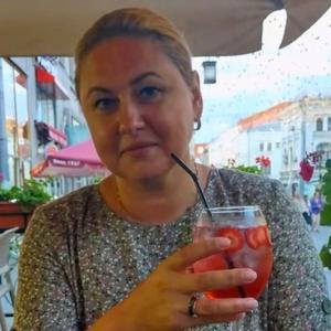 Девушки в Серпухове: Лена, 46 - ищет парня из Серпухова