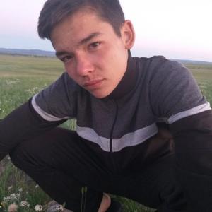 Парни в Чите (Забайкальский край): Алексей, 21 - ищет девушку из Читы (Забайкальский край)