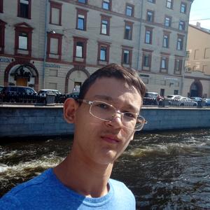 Парни в Уссурийске: Потапов Александр, 19 - ищет девушку из Уссурийска