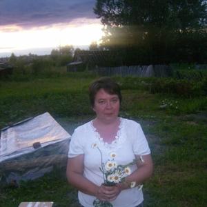 Девушки в Петрозаводске: Елена Авдеева, 52 - ищет парня из Петрозаводска