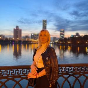 Девушки в Екатеринбурге: Olya, 48 - ищет парня из Екатеринбурга