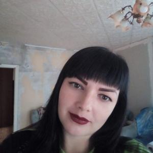 Девушки в Омске: Ирина, 37 - ищет парня из Омска