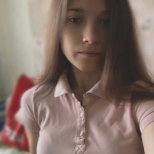 Девушки в Омске: Александра, 21 - ищет парня из Омска
