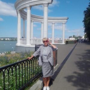 Девушки в Ижевске: Алена, 58 - ищет парня из Ижевска