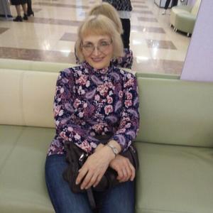 Девушки в Кемерово: Елена, 59 - ищет парня из Кемерово