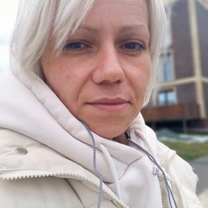 Девушки в Челябинске: Лена, 40 - ищет парня из Челябинска