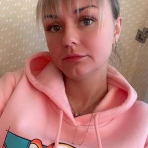 Девушки в Омске: Кристина, 33 - ищет парня из Омска