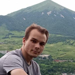 Парни в Ессентуках: Александр, 23 - ищет девушку из Ессентуков