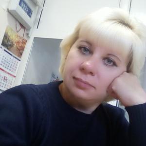 Девушки в Челябинске: Лена, 46 - ищет парня из Челябинска