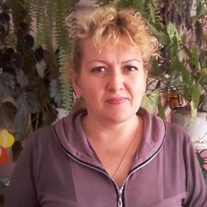 Девушки в Ессентуках: Елена, 45 - ищет парня из Ессентуков